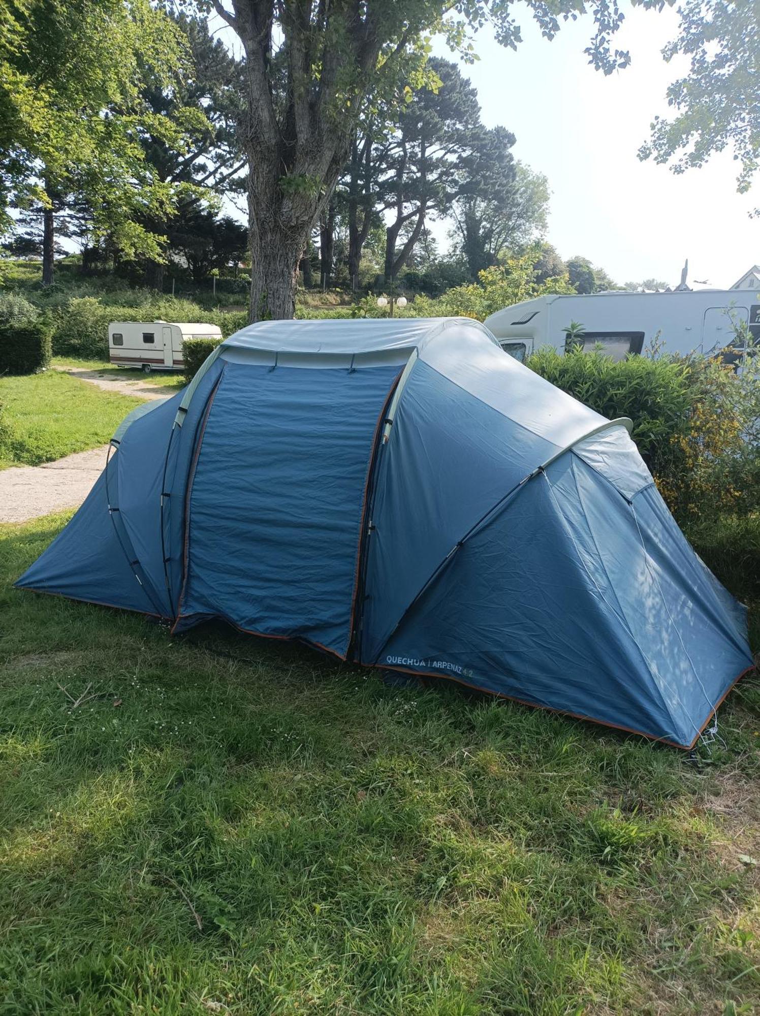 Les Hortensias Grande Tente Familiale Deux Chambres Et Sejour Vue Mer Sur Camping Nature Plestin-les-Grèves Rom bilde